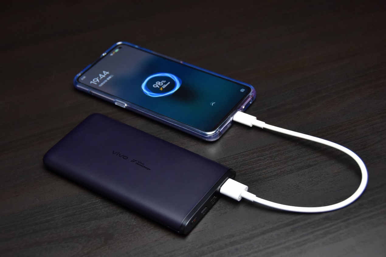 极速充电体验vivo225w双向闪充移动电源体验