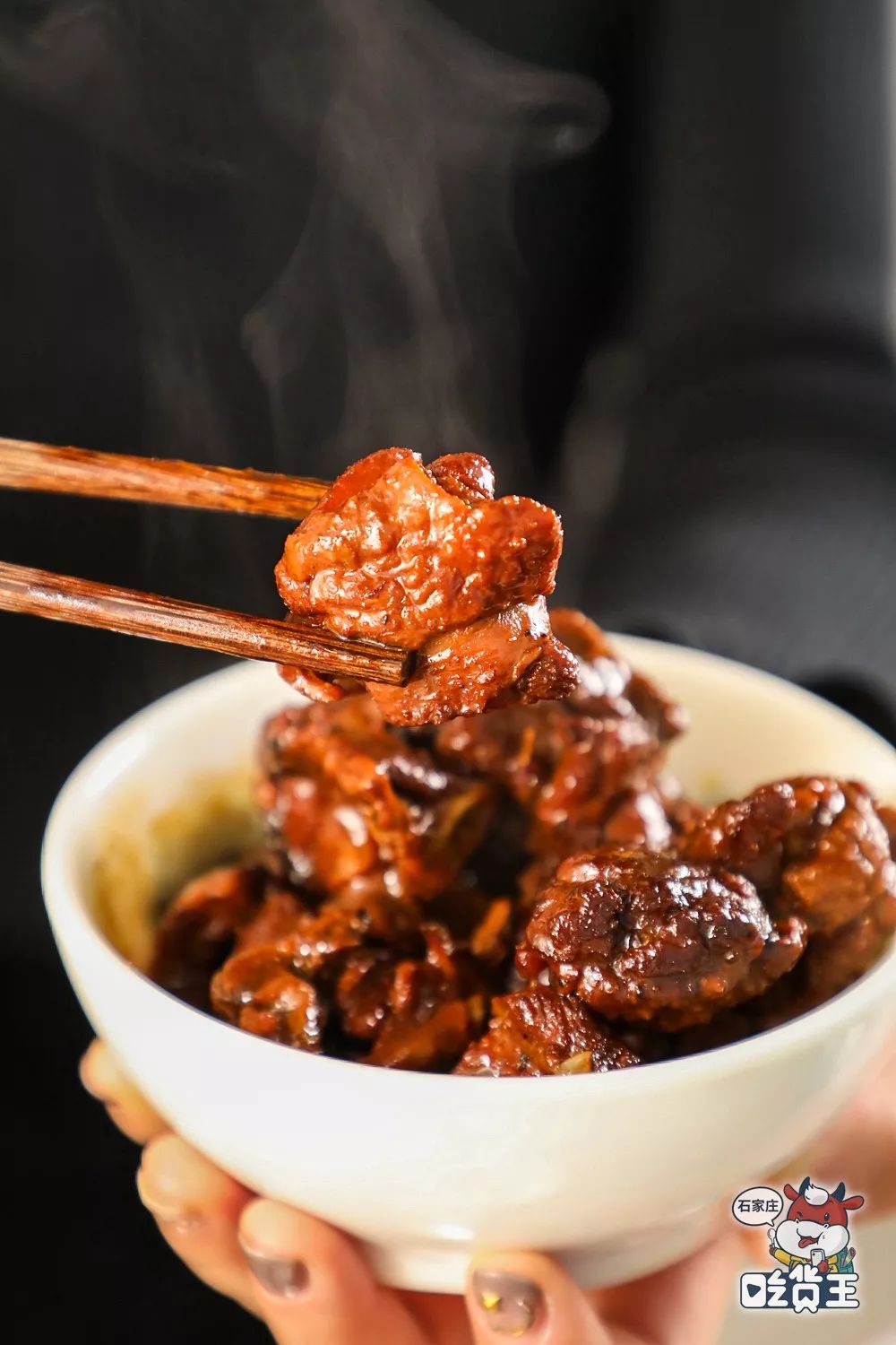 鹅肉的纤维劲道有层次感,但却爽滑细嫩,软烂不柴.