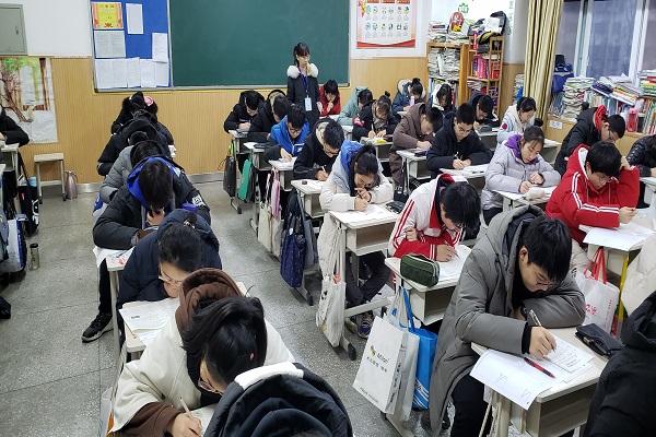 收获已至—郑州市管城回族区外国语学校师生体验标准化考试_考场