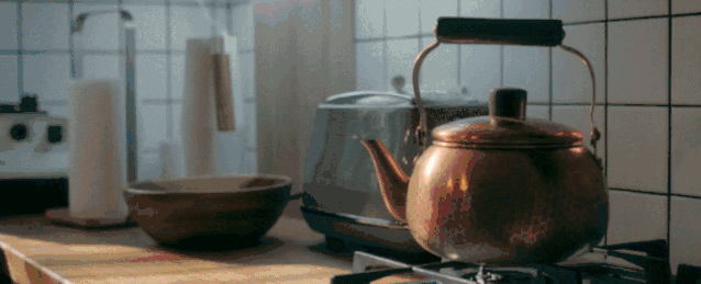 有一种说法,烧开过的水就不能再烧开喝了,否则不健康.