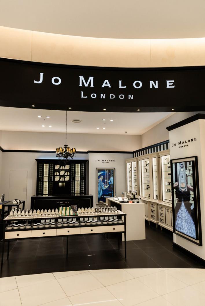 祖玛珑(jo malone)店铺超大鳄鱼皮专区也非常人气,装修豪华,信息齐全