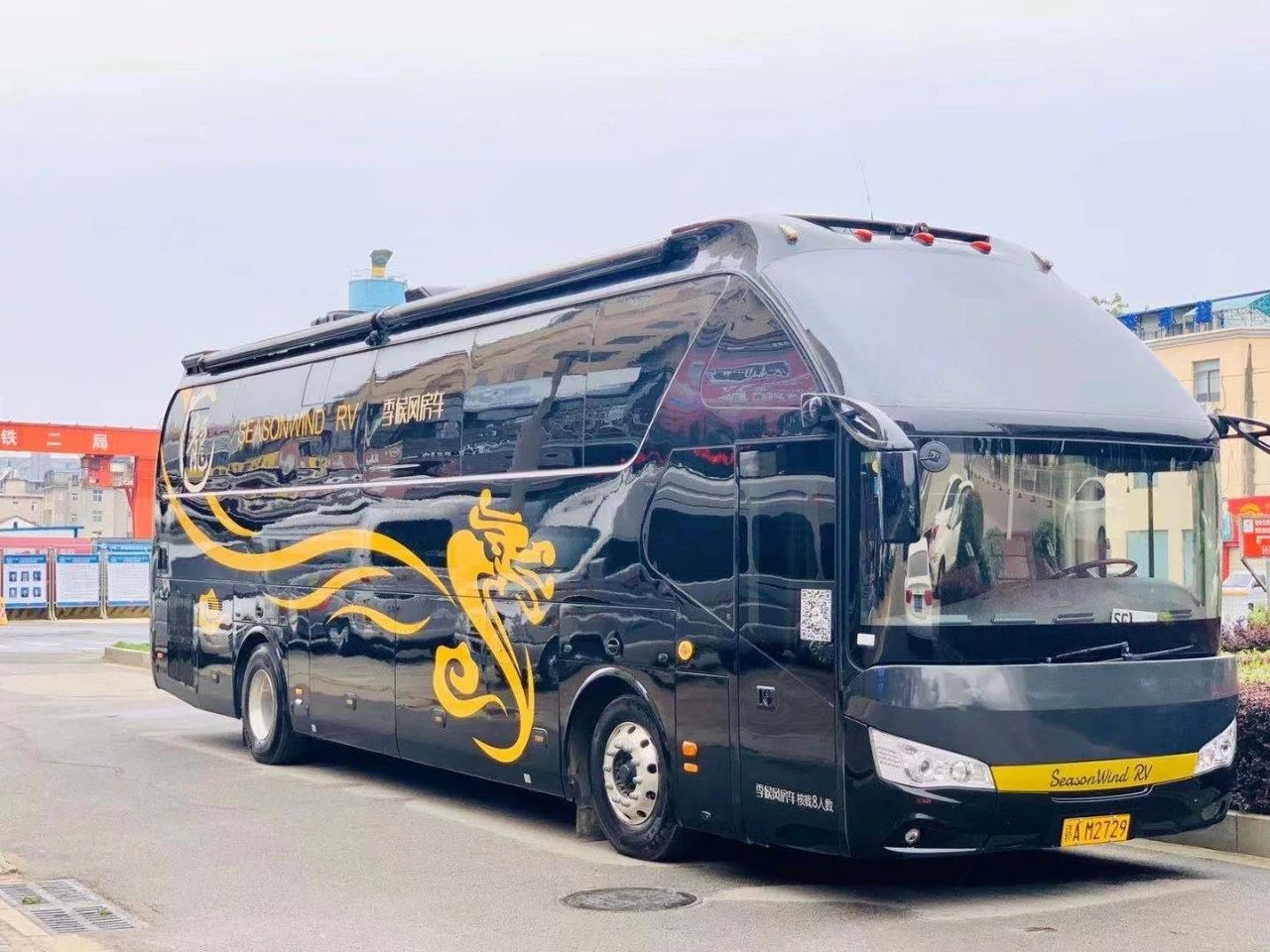 金碧辉煌富丽堂皇季候风领袖版豪华定制大巴房车