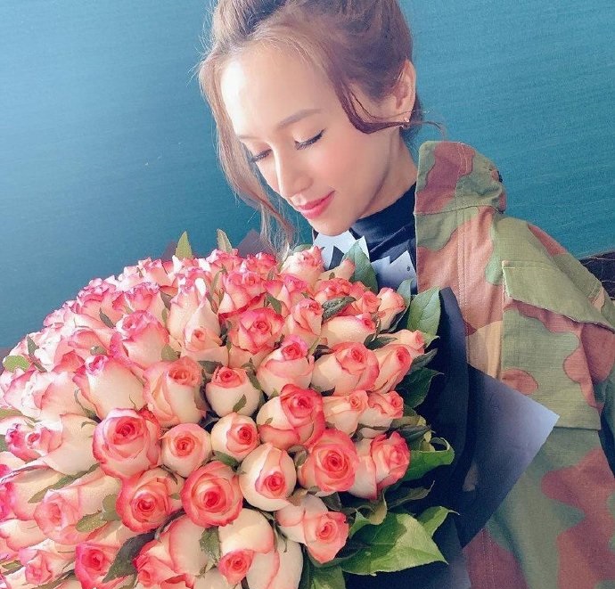 4年的爱傅嘉莉35岁生日收花长长久久