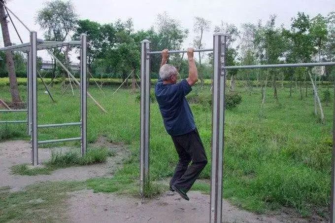 胳膊一抬就痛简单4点教你预防冬季肩周炎