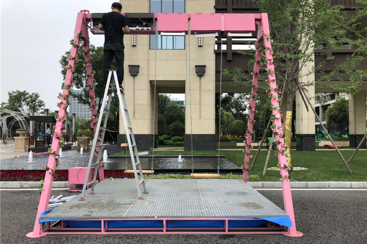 水幕秋千,又一个网红设备诞生了