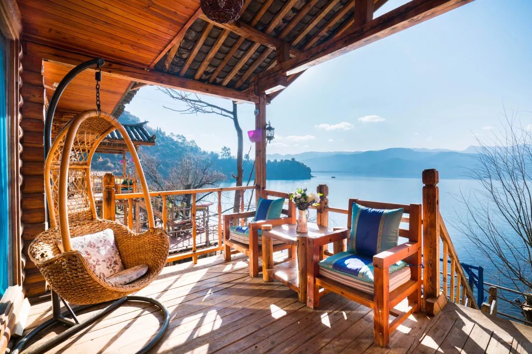 一念花舍凭水倚栏渔歌向晚这里有泸沽湖独一无二的客栈等你来住