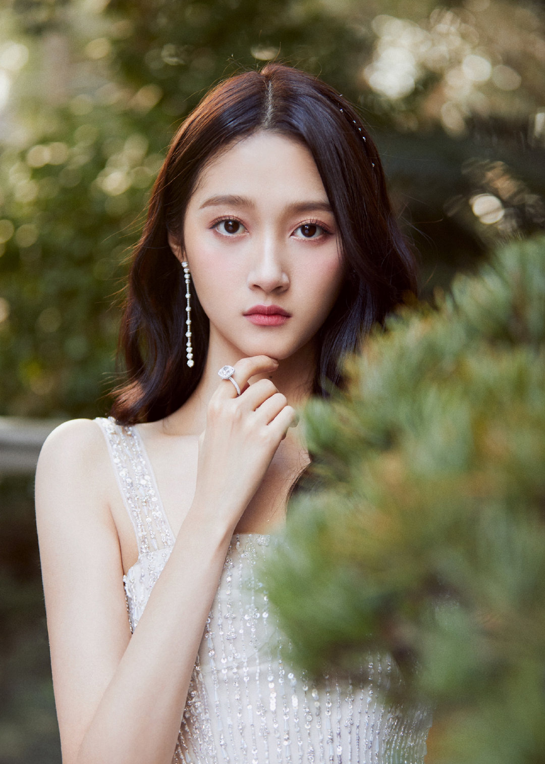 关晓彤一袭水晶裙繁星闪耀灵动飘逸美成初恋小仙女