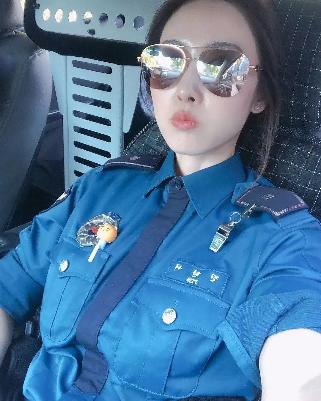 40岁女警火辣身材照曝光靠身材走红