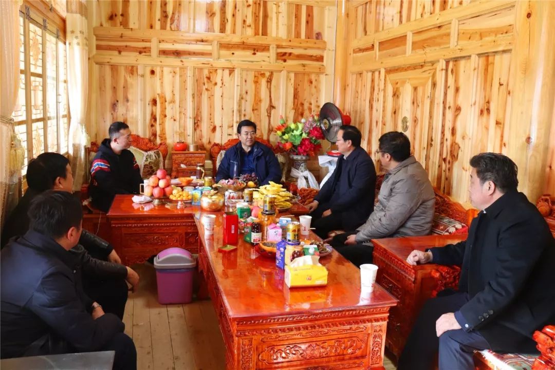 寒冬里的温暖安锦龙看望慰问临潭县部分宗教界人士和专业技术人才