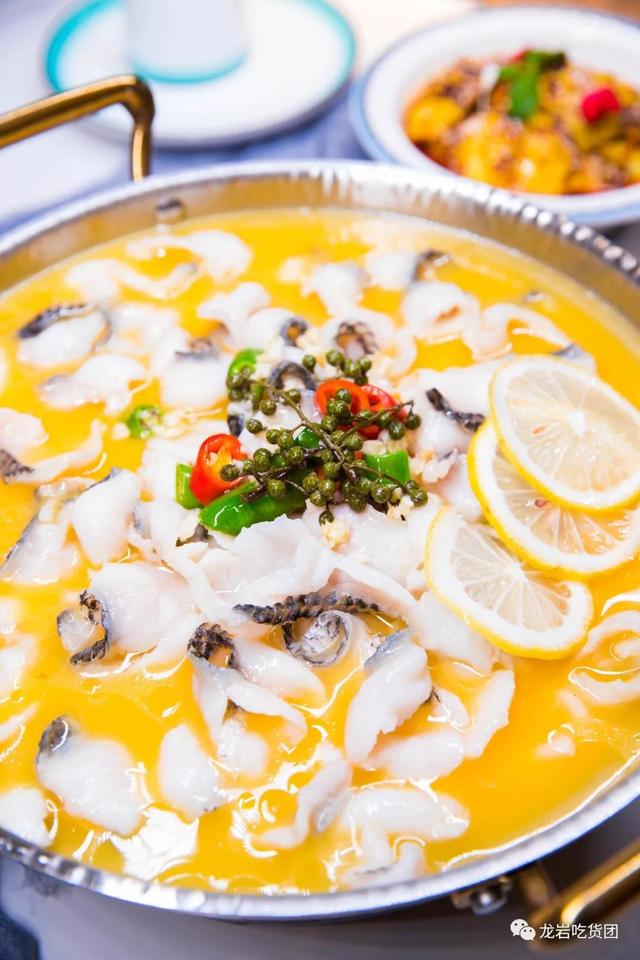 这一道柠檬豆花鱼与寻常酸汤鱼有些不一样哦!