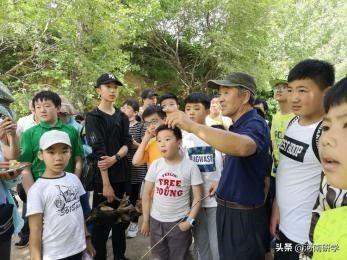 鄭州二七區(qū)汝河路小學(xué)研學(xué)課程紀(jì)實(shí)!尋找五代同堂嵩山石(圖2) 鄭州二七區(qū)汝河路小學(xué)研學(xué)課程紀(jì)實(shí)!尋找五代同堂嵩山石(圖2)