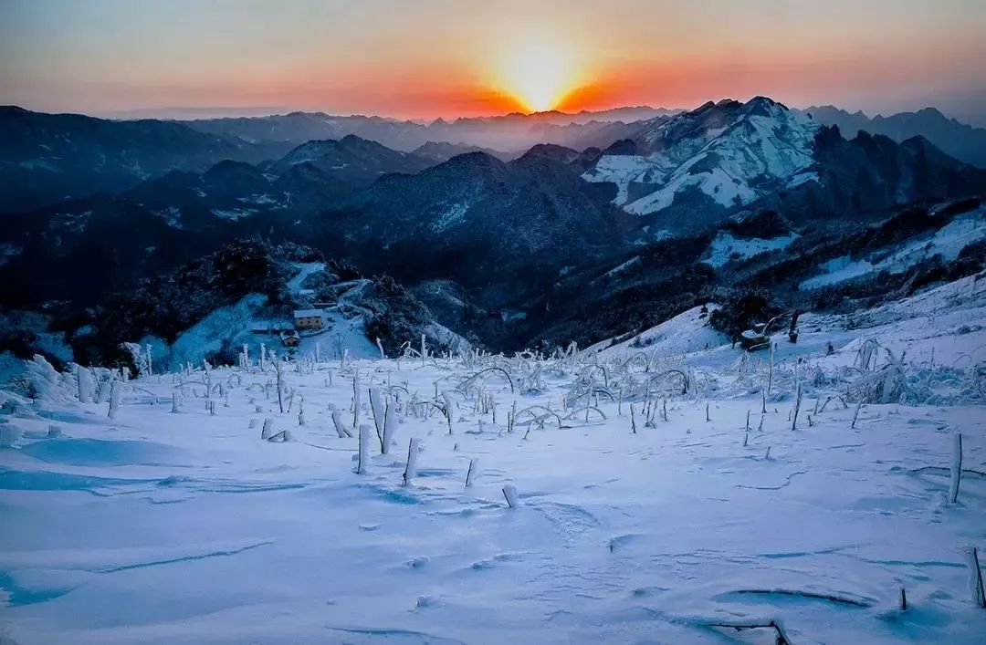 山冷冷的冰雨昨日巴山大峽谷2020年的第一場雪(網絡配圖)終於安排上了