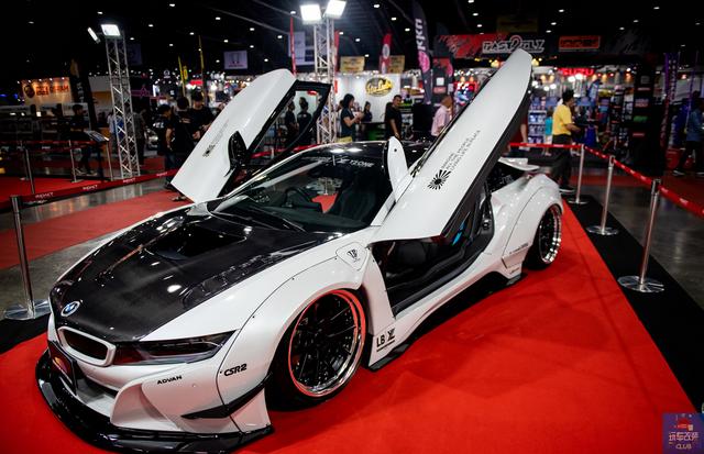 改装liberty walk第二代宽体套件的宝马i8,让人着迷的酷炫外观!