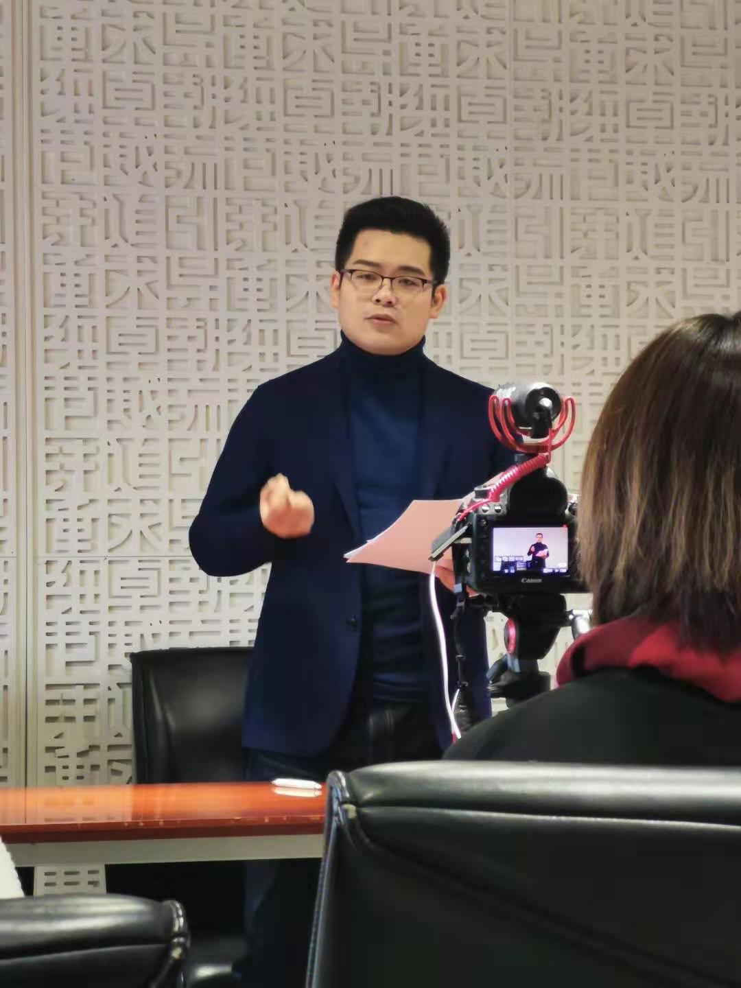 原时尚集团董事长刘江之子刘畅发声明将发起收购使公司成为内资媒体