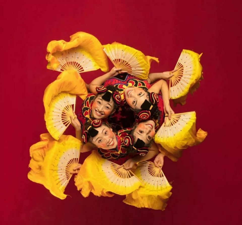 以纯舞的形式展现了山西秧歌小戏的艺术魅力,开掘小花戏元素动作语言