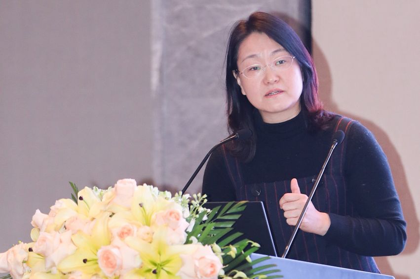 武昌艾格眼科医院刘艳春主任通过病例告诉大家透镜分离时误入下层不