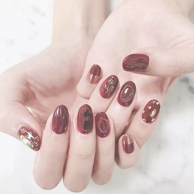 2020新年酒红色美甲巨巨巨显白