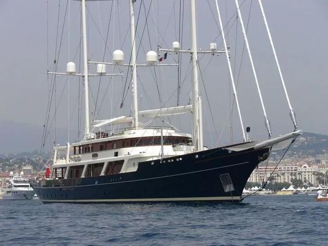 钢最这10艘最不正经的大船载着几十人在海里浪