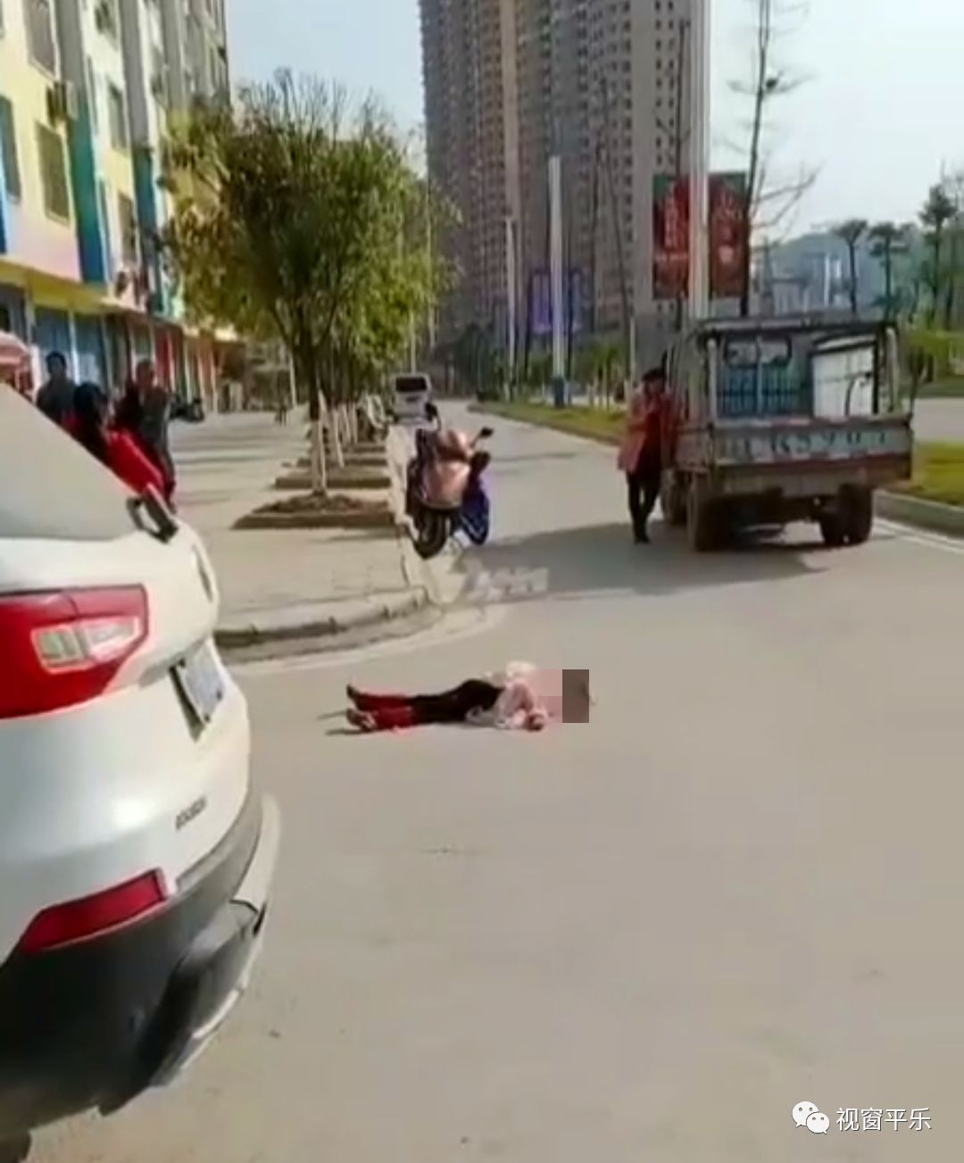 死亡的小女孩 车祸图片