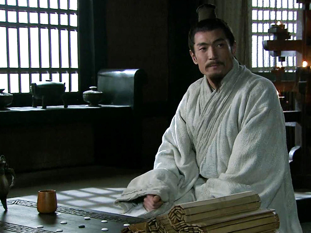 此人是刘备手下元老级的谋士,为何在刘备危难时投向曹操?_徐庶