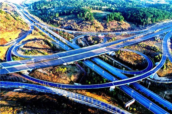 有轨电车t5线建设,推进太金线,观潭大道,黔中大道花溪段等道路建设