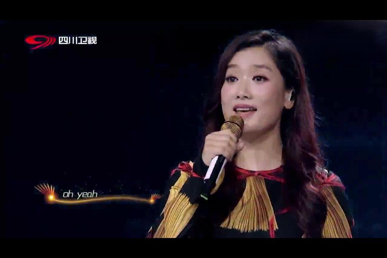 凤凰传奇《月亮之上》,玲花的嗓音老是那么撩人,曾火遍大街小巷