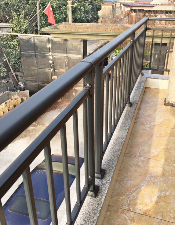 设计阳台栏杆时需要注意哪些方面