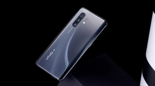 vivo x30 pro的變焦能力太強了,助網友30秒完成機場接機