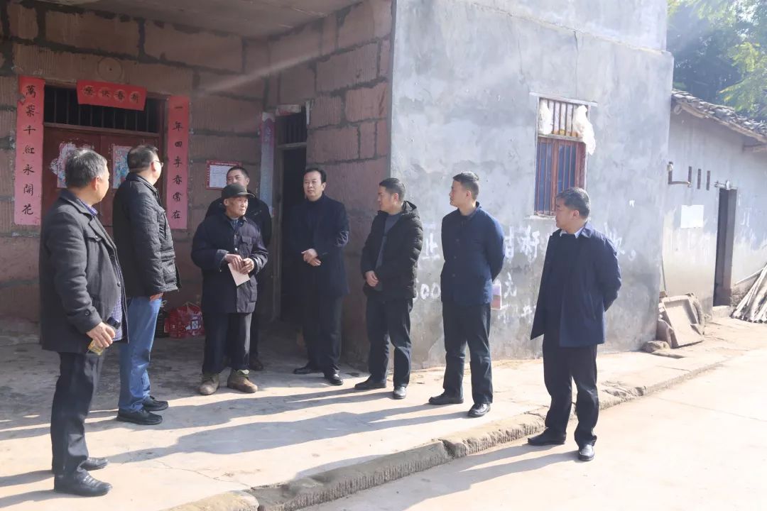 环保动态温江区深入简阳市石马井村开展新春慰问扶贫帮扶工作