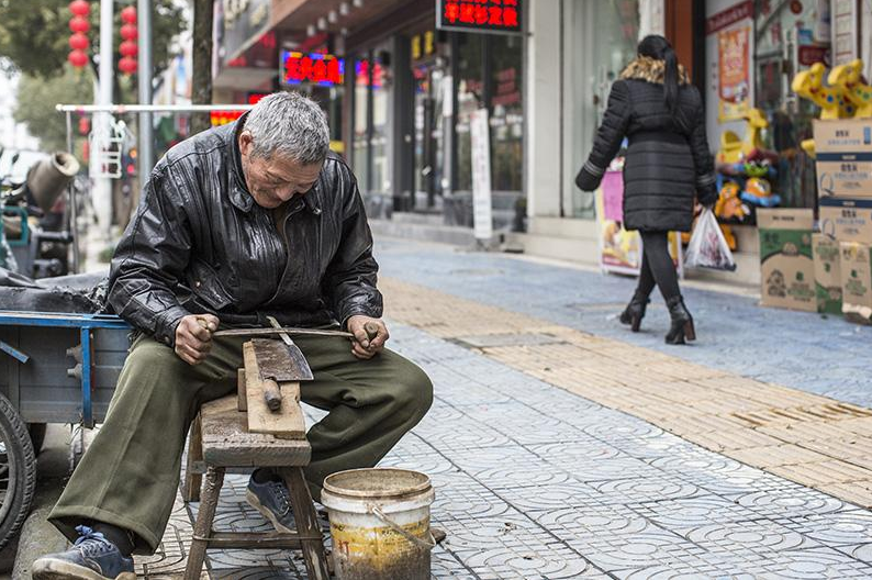 直击渐行渐远的街头老手艺现在很多人都没见过