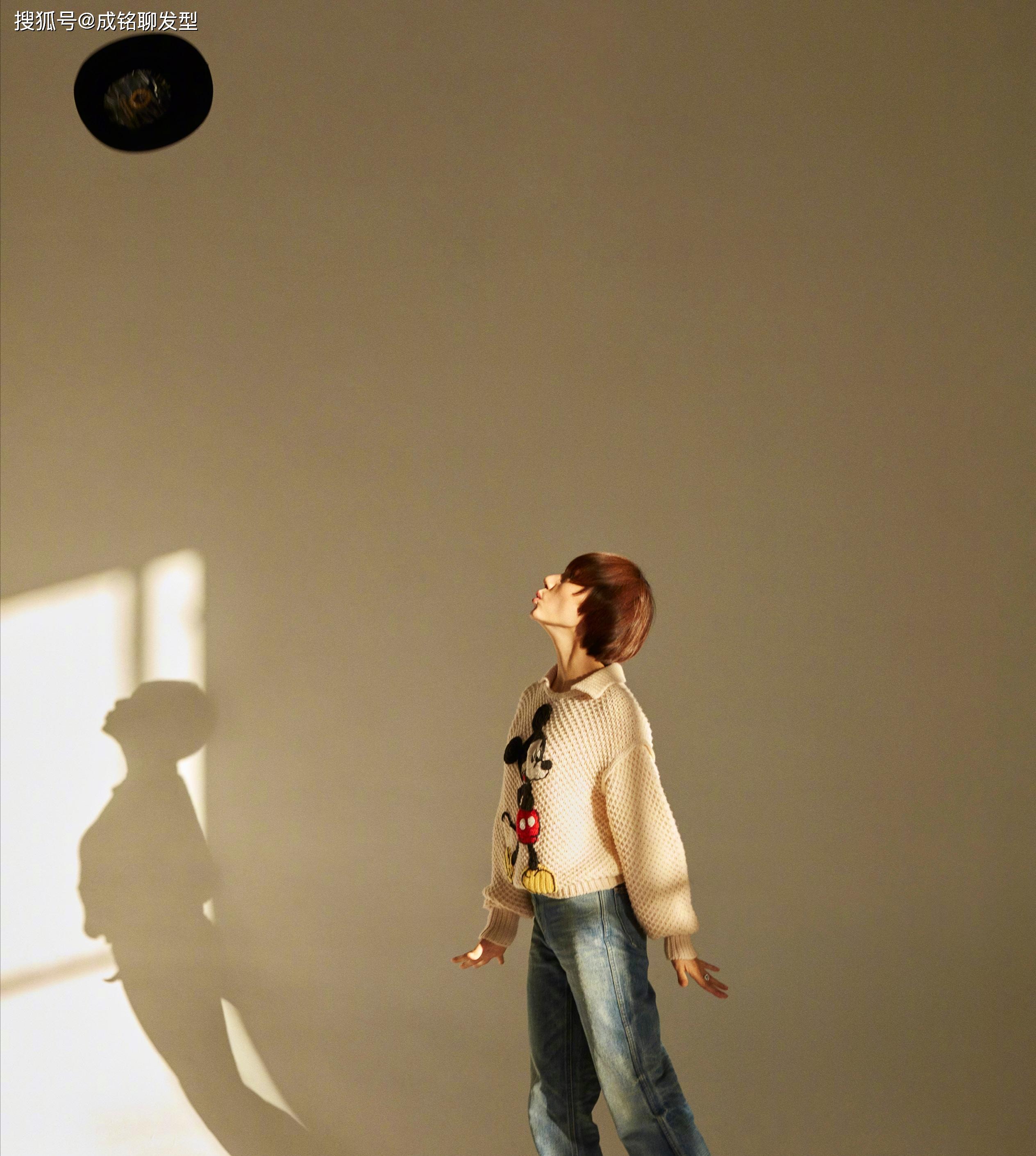 原创袁泉《elle》封面内刊曝光,知性姐姐化身小可爱,为你鼠年添好运