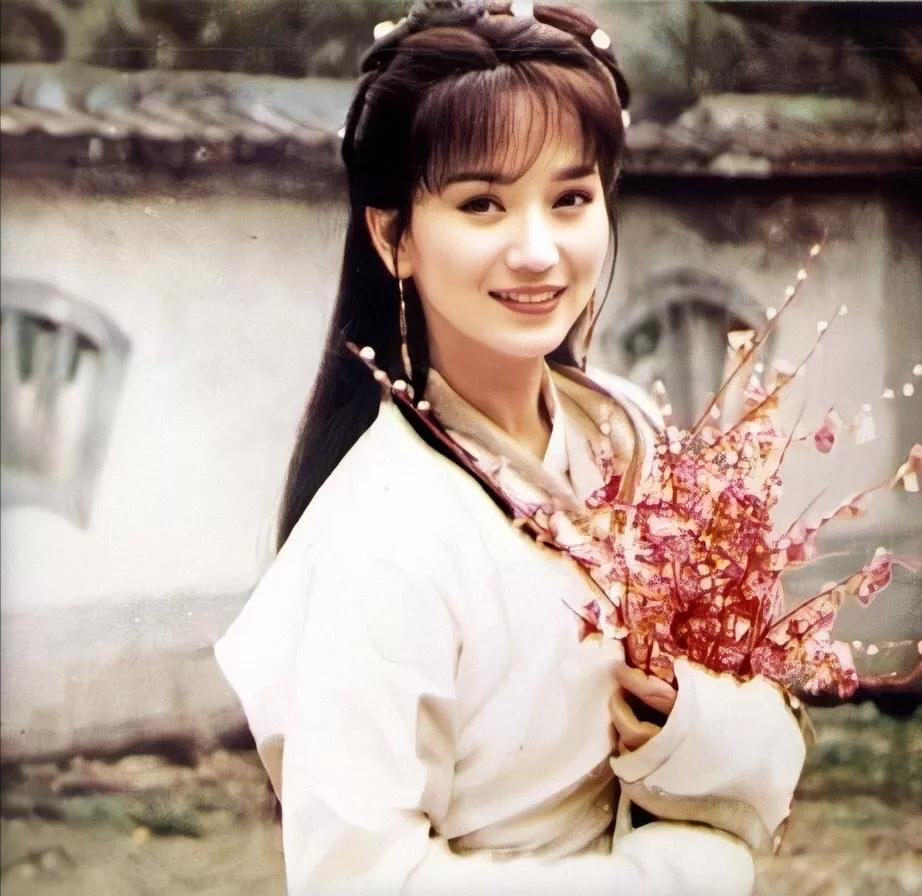 原创年过花甲却美如少女66岁赵雅芝接新代言比帅儿子能干67