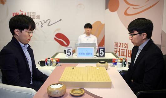 麦馨咖啡杯申旻埈胜睦镇硕 携手李映九晋级16强