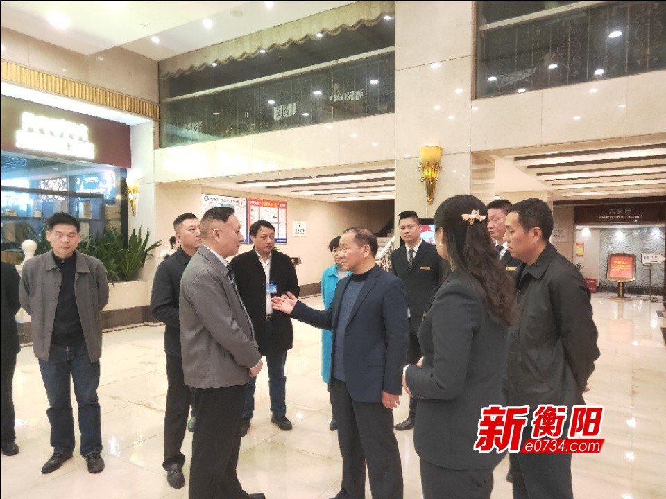 在林隐假日酒店,段志刚一行来到代表团会议室,餐厅等地,对食宿安排