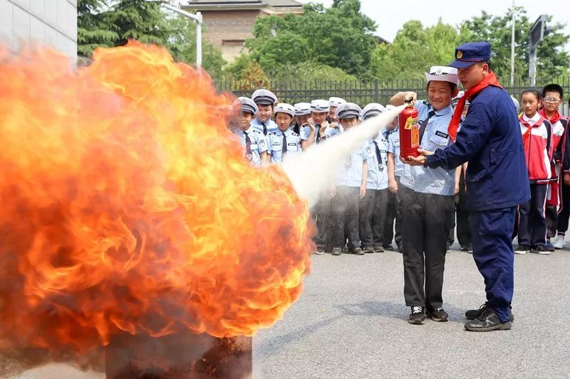 对党忠诚纪律严明赴汤蹈火竭诚为民长兴县消防救援大队2019年回顾