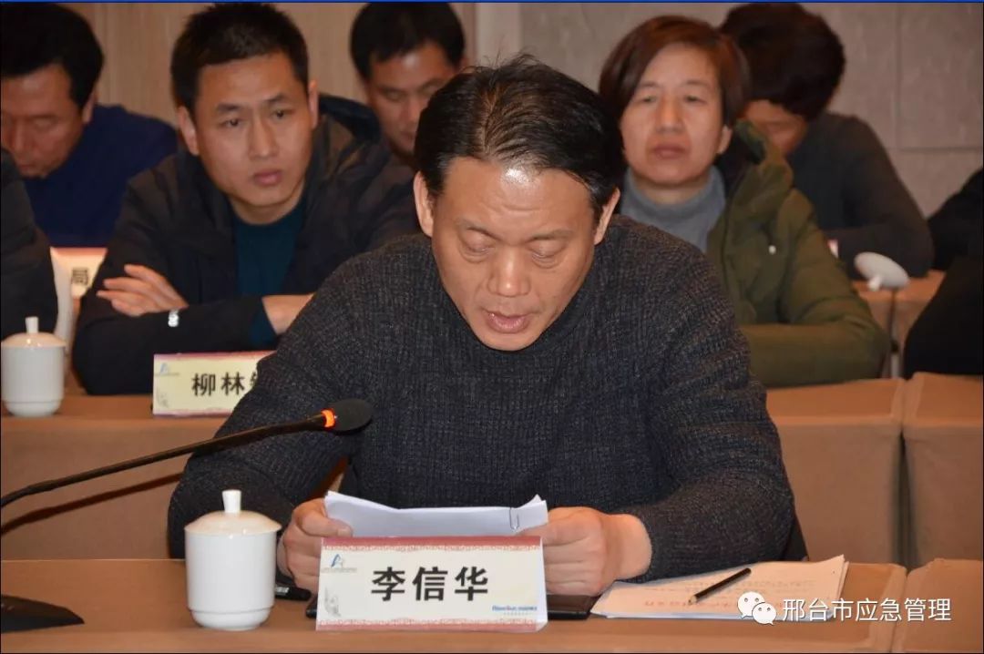 两小组检查结束后,巡查组召开了工作座谈汇报会,内丘县县长杨辉主持
