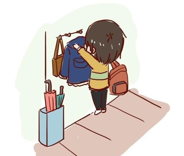 在外面穿的衣服,鞋子不可避免地会有许多灰尘,所以放学回家后,一定要