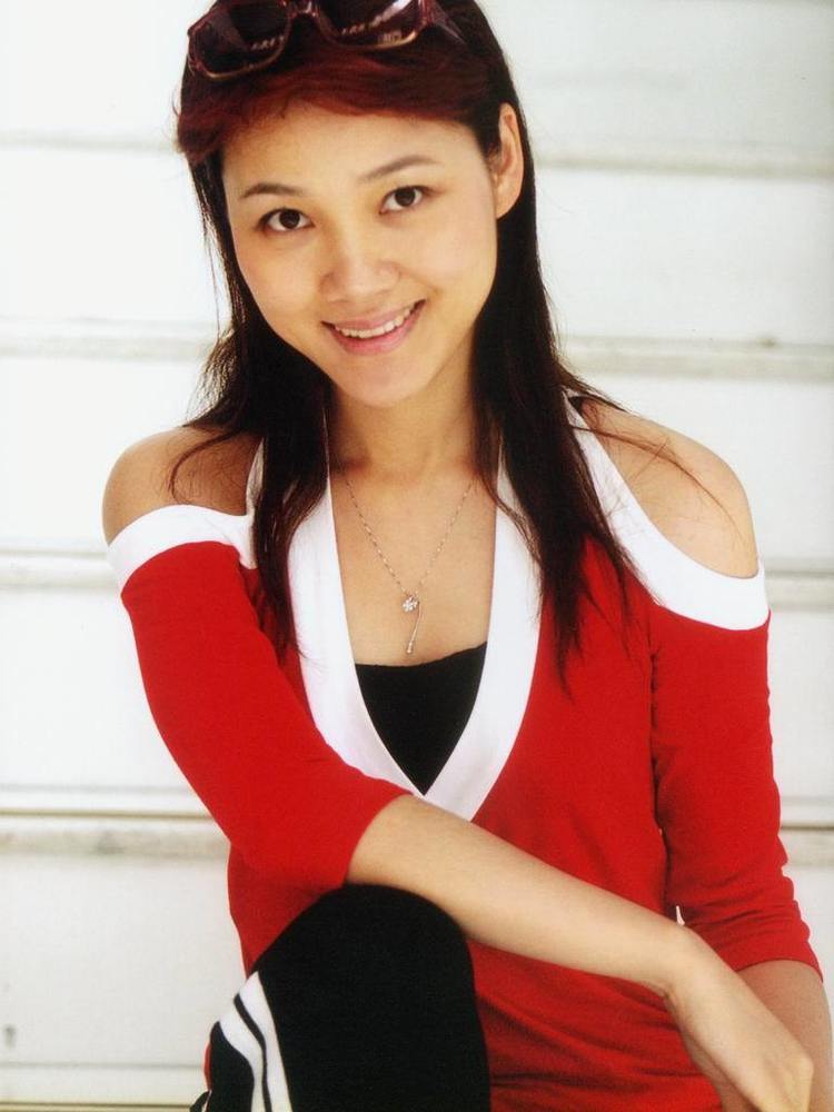 她曾是海豚台当家花旦,曾为家庭隐退,重新复出依旧一姐范十足_周群