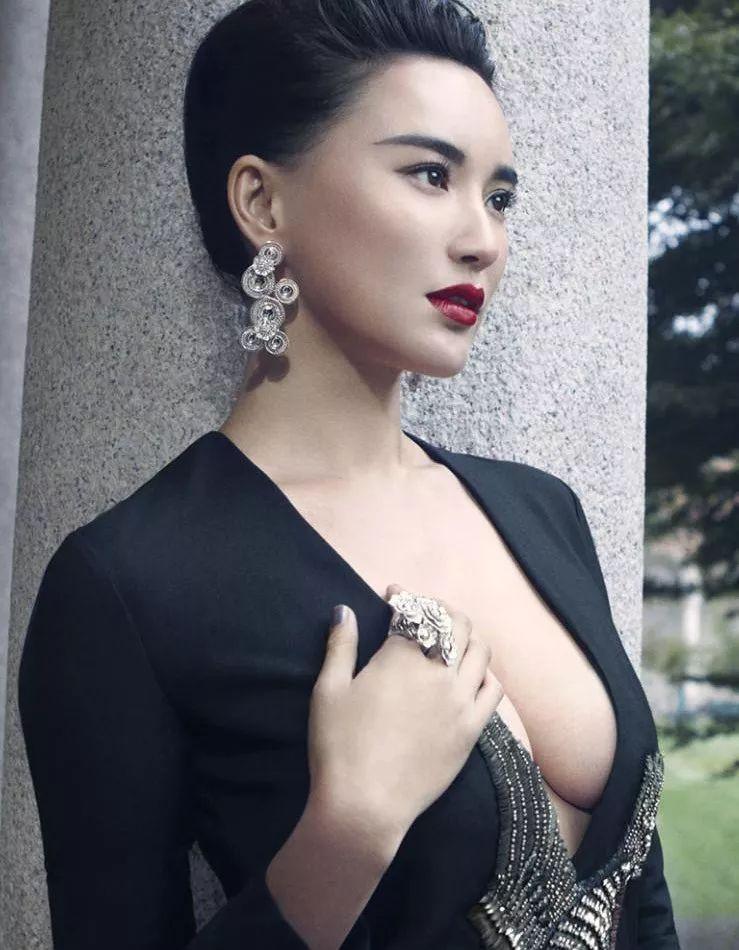 她没有预测到自己的命运?官宣恋爱3个月,男友竟嫖娼被抓?_莫小棋