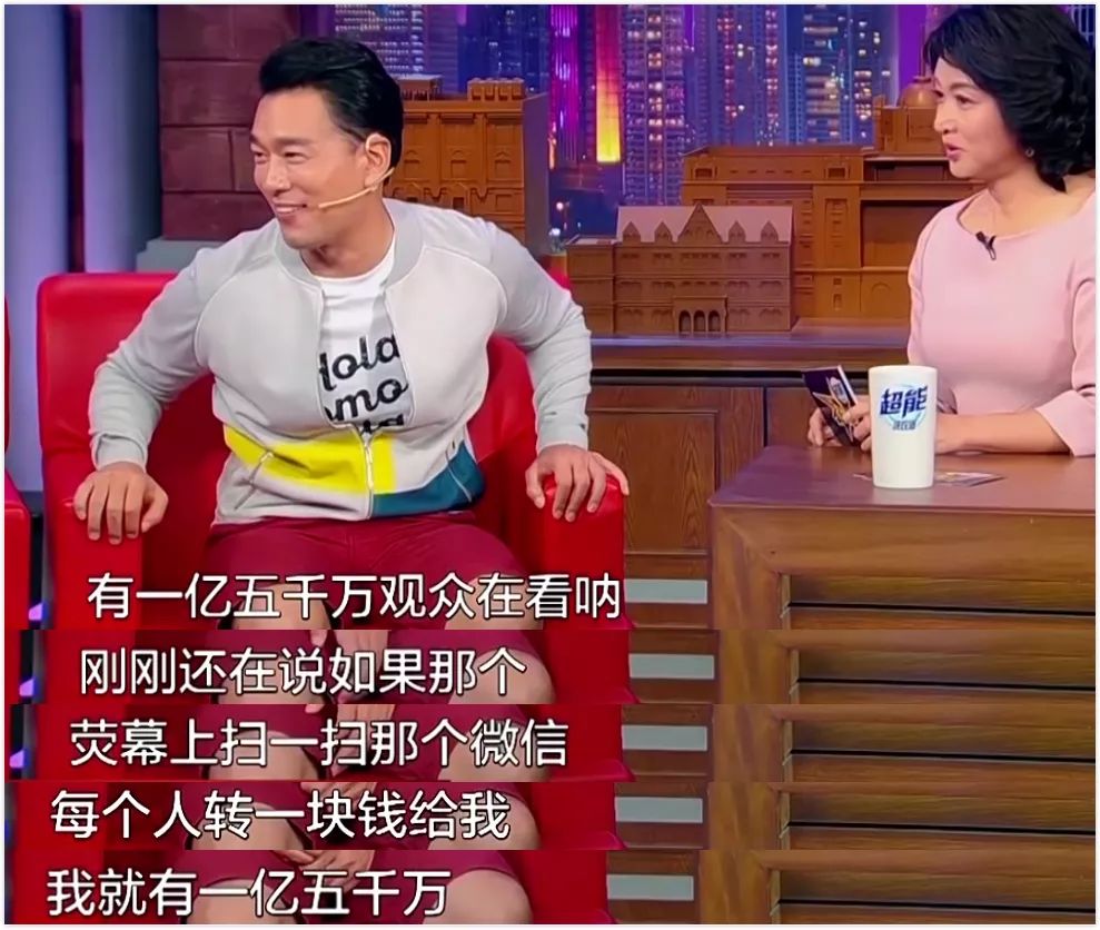 和小宋佳搭档演唱《爱如潮水》,自告奋勇伴舞,结果他西装三件套看似"