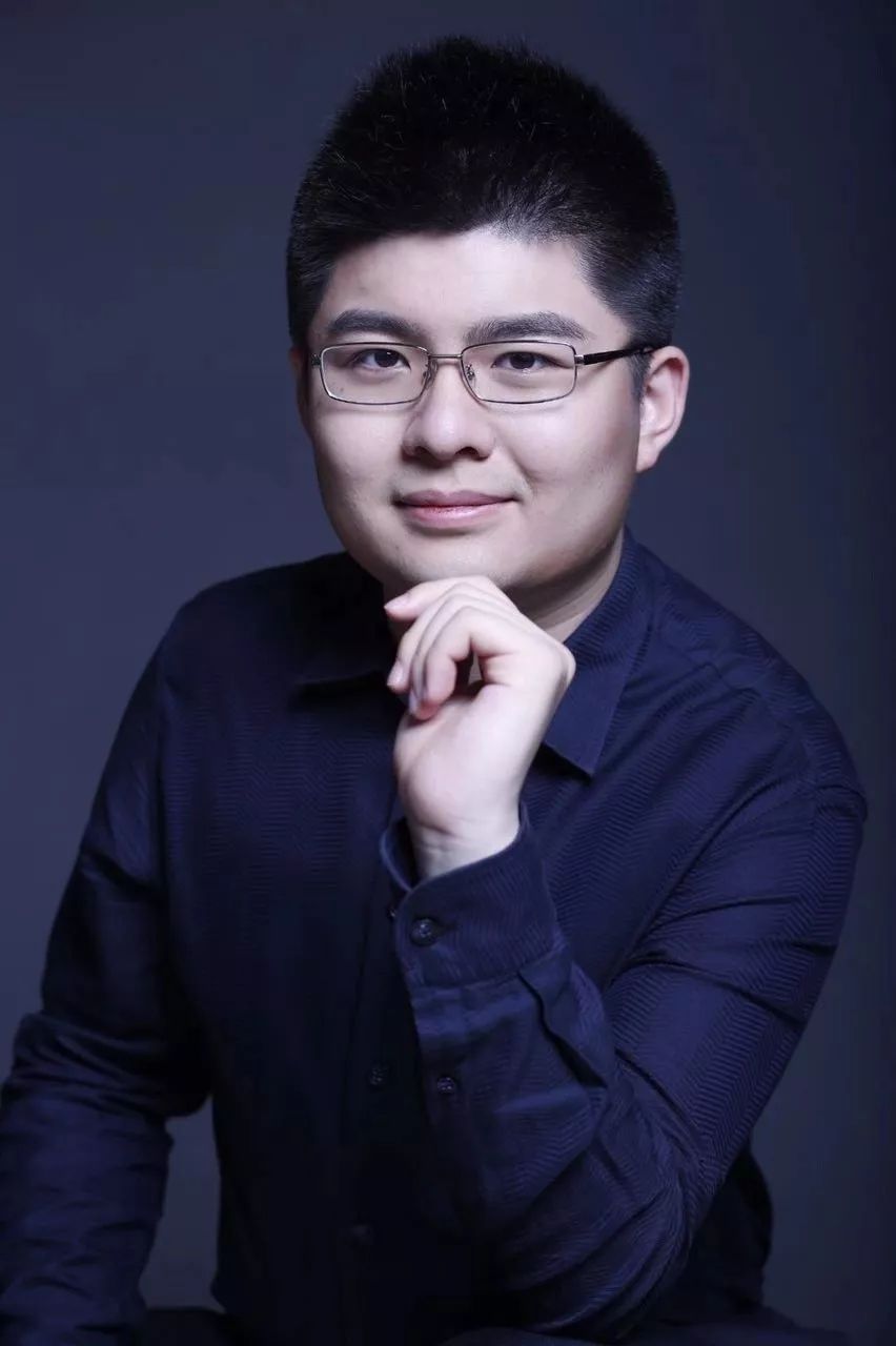 走近宝藏男孩人人爱乐新锐钢琴家李明阳奏响金色大厅