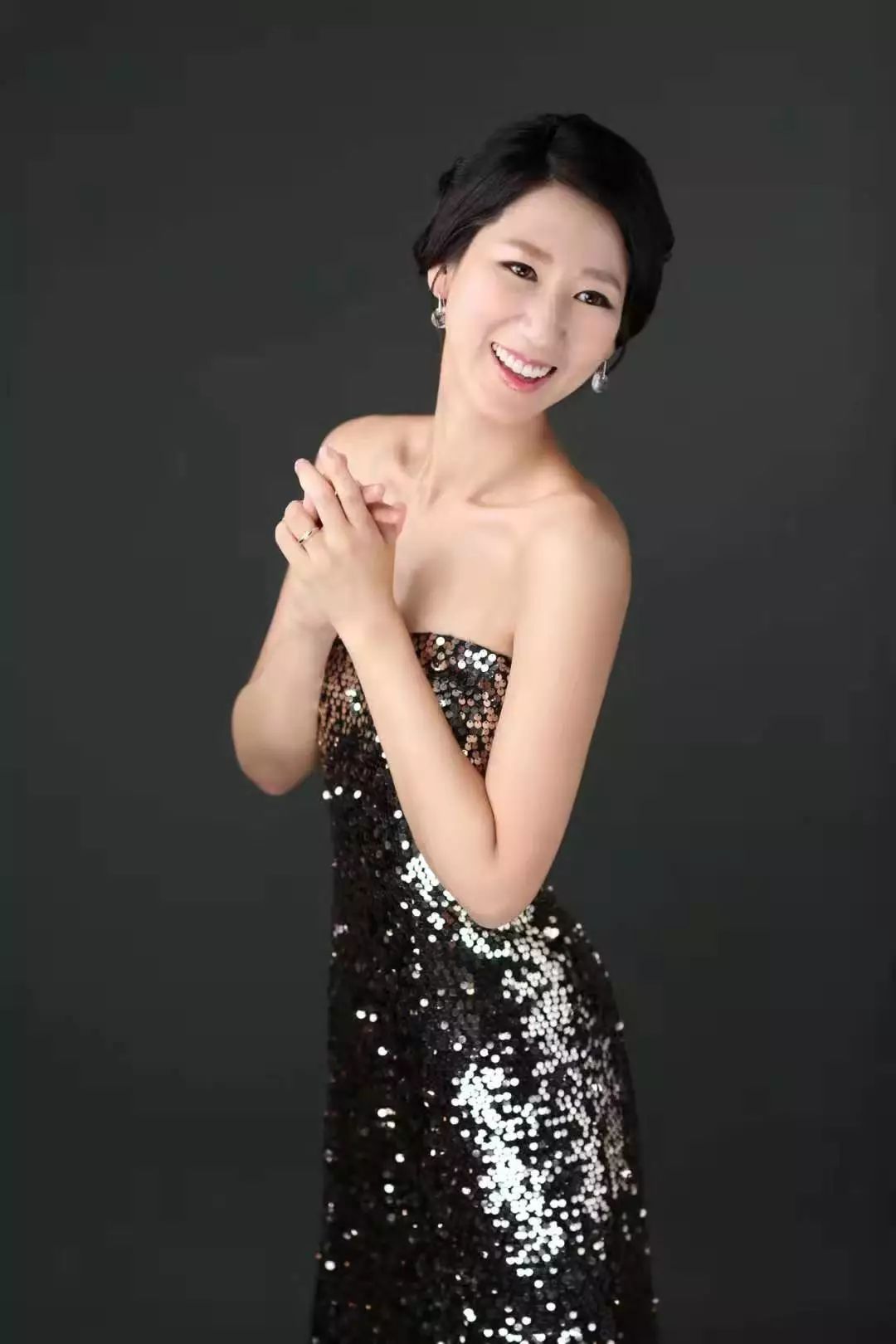 的一系列经典歌剧如:《费加罗的婚礼》中的苏珊娜;《唐璜》中的泽林娜