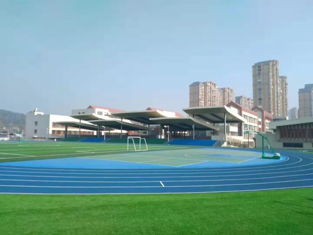 市五中綜合教學樓,高新一中新建,北湖小學新建等6個項目已於去年底