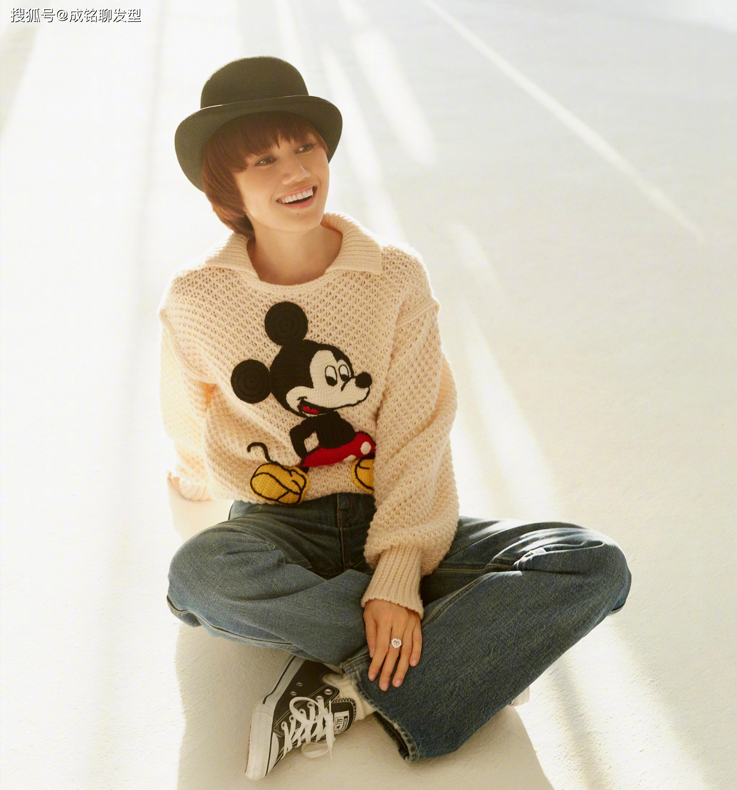 原创袁泉《elle》封面内刊曝光,知性姐姐化身小可爱,为你鼠年添好运