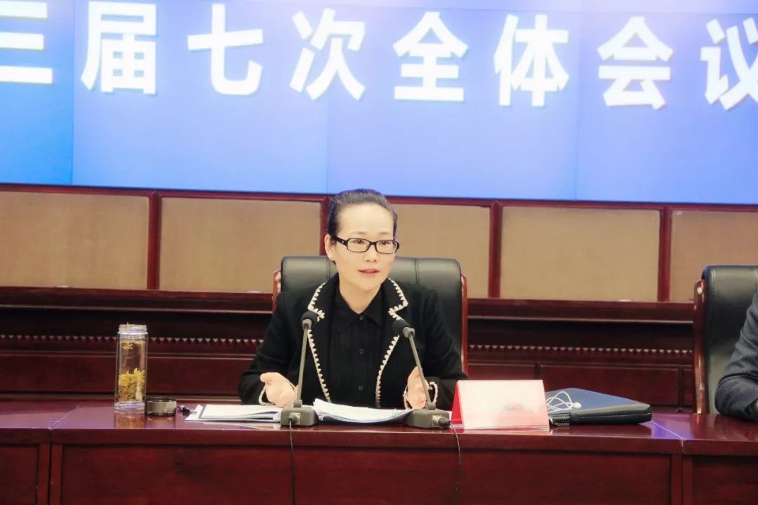 县纪委十三届七次全会 审议通过向县党代会的工作报告_吴晓娟