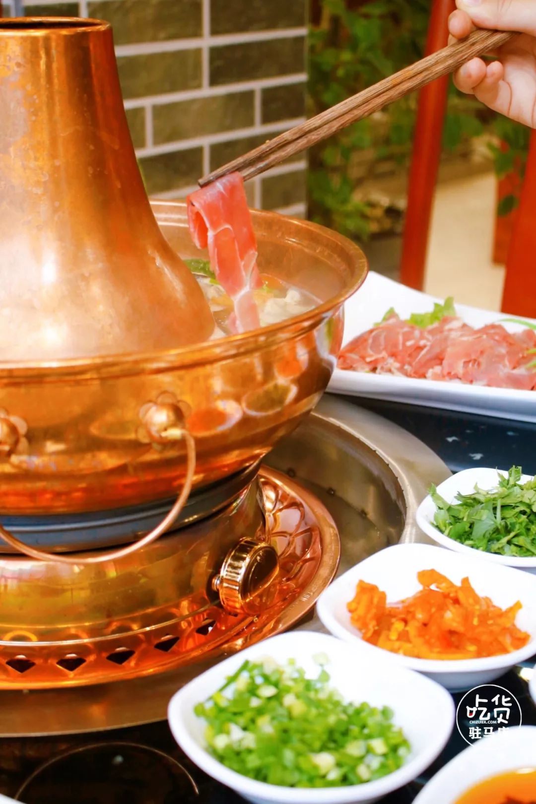 下雪啦来驻马店超大的清真铜锅涮羊肉店铜锅支起羊肉涮起才是抵御寒冷