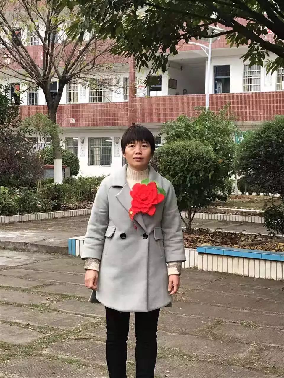 赣县区第二中学十二月份十大模范教师