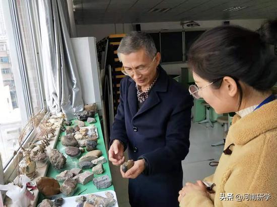 鄭州二七區(qū)汝河路小學(xué)研學(xué)課程紀(jì)實(shí)!尋找五代同堂嵩山石(圖4) 鄭州二七區(qū)汝河路小學(xué)研學(xué)課程紀(jì)實(shí)!尋找五代同堂嵩山石(圖4)