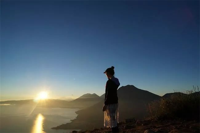 真正的底牌很多人都以为那是温柔,大气亦或者娇媚自然有自己的底牌