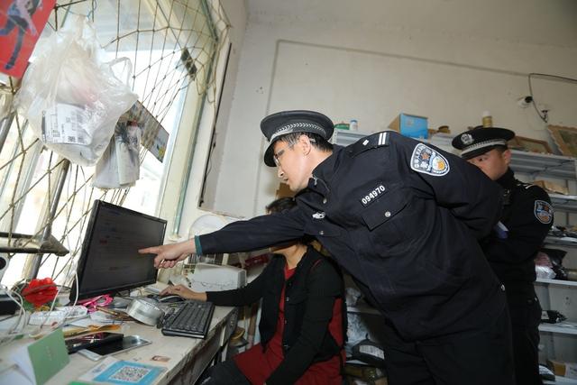 一,入户骚扰,可能构成【非法侵入住宅罪,非法搜查罪】之前有新闻报道